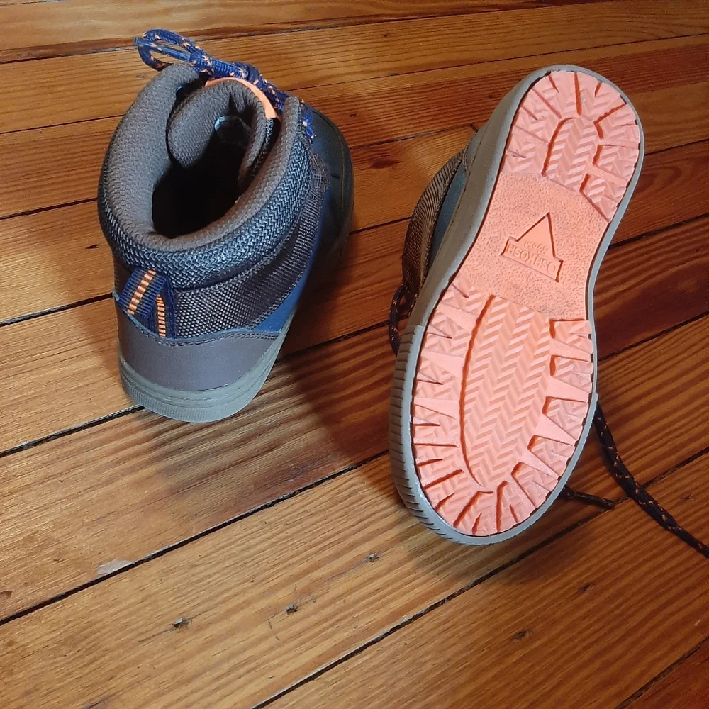 Osh Kosh lace up duck boot toddler 11